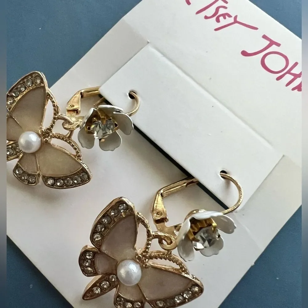 Betsey Johnson 🦋 betsey