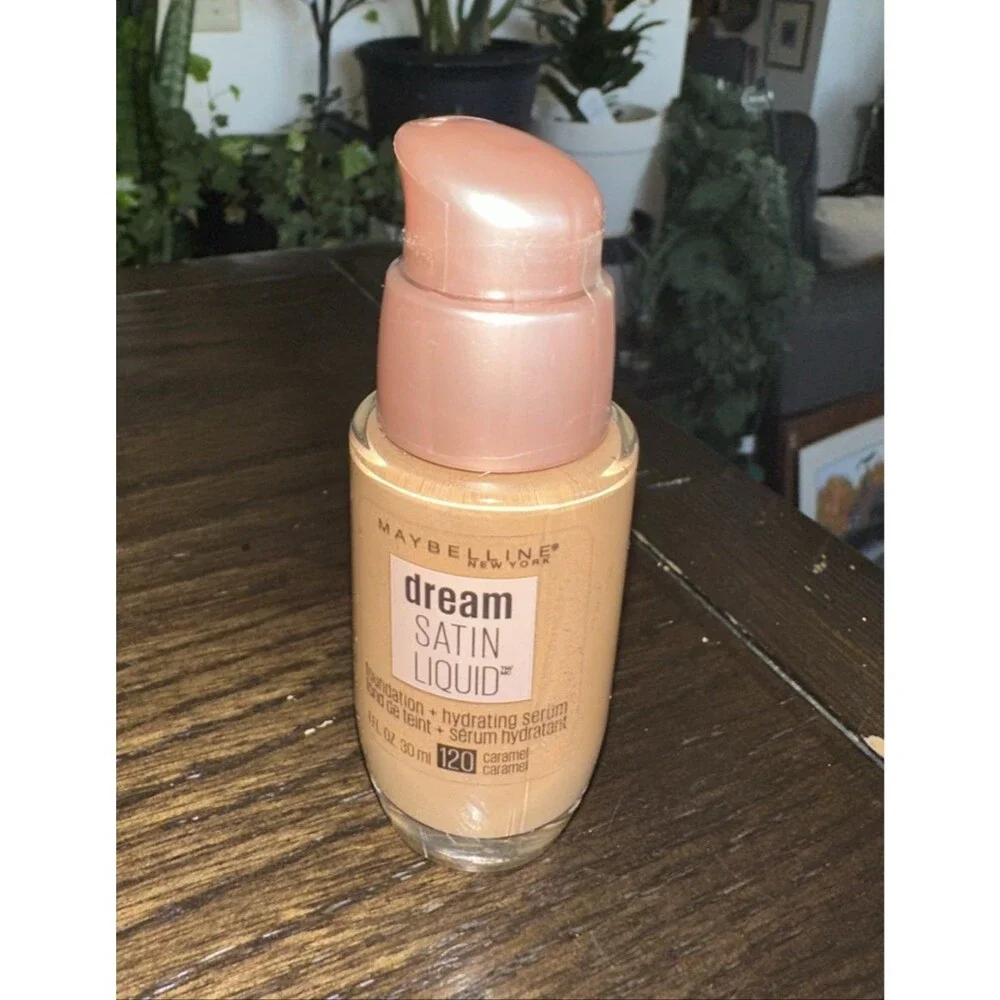 Maybelline Dream Satin Liquid Foundation 120 CARAMEL Hydrating Serum