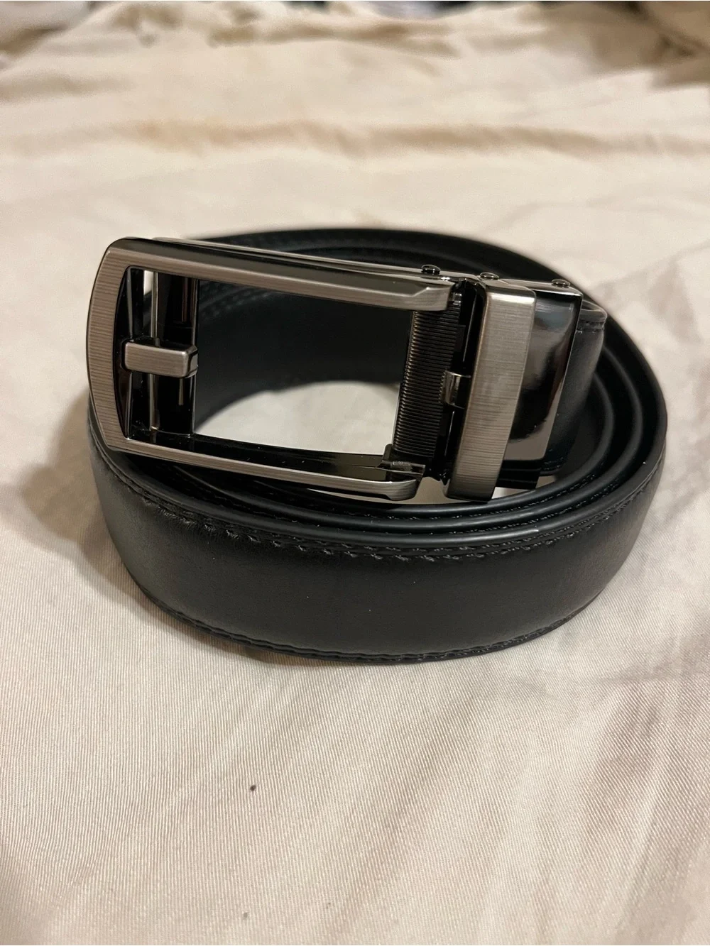 Classic Black Leather Reversible Belt w Brushed Silver Buckle Great condition.
