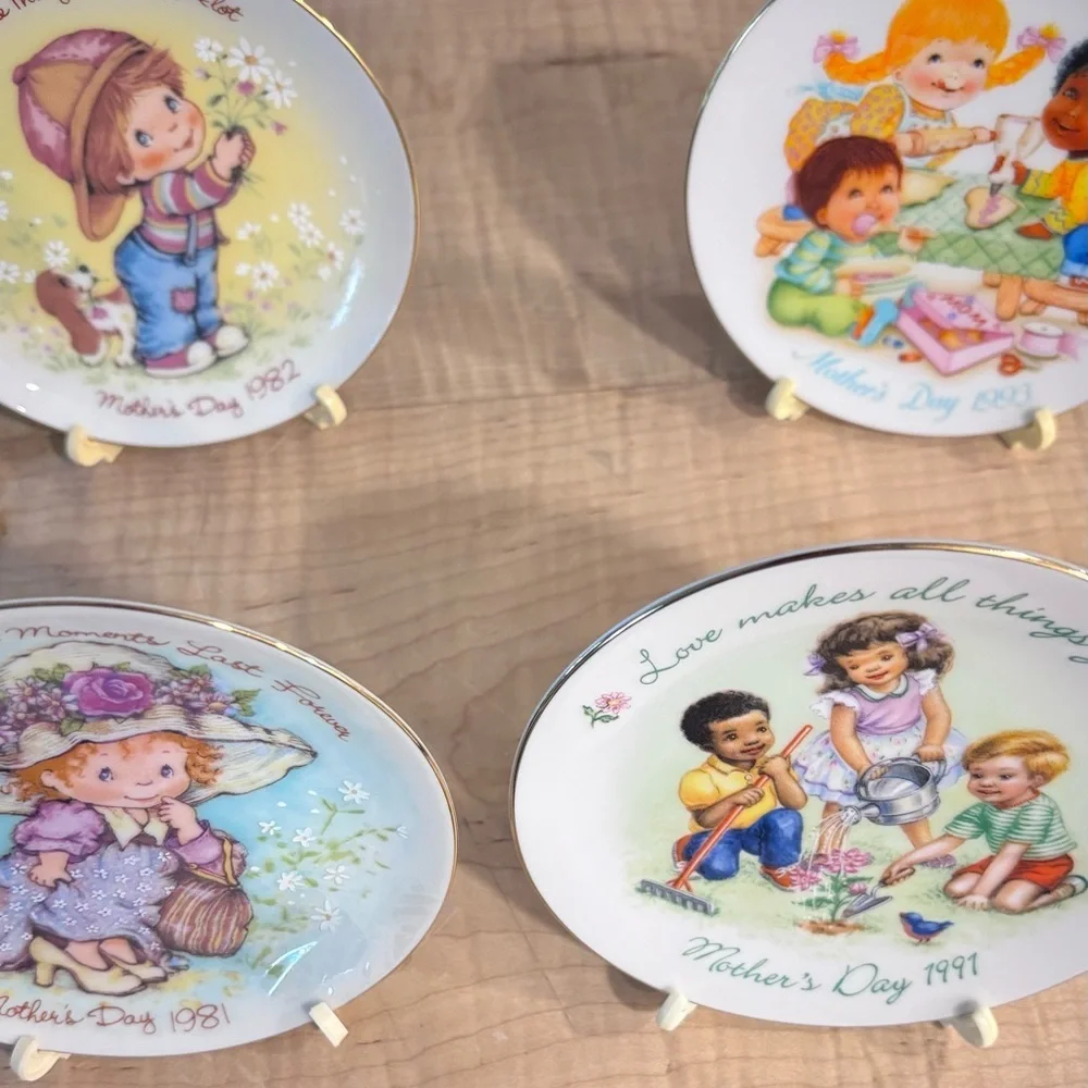 Charming Collectible Decorative Plates Set of 4