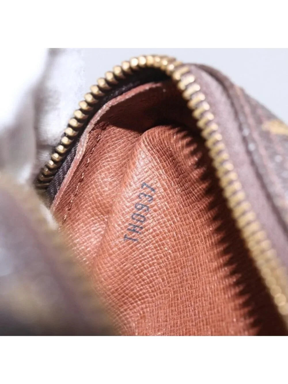 LOUIS VUITTON pre owned