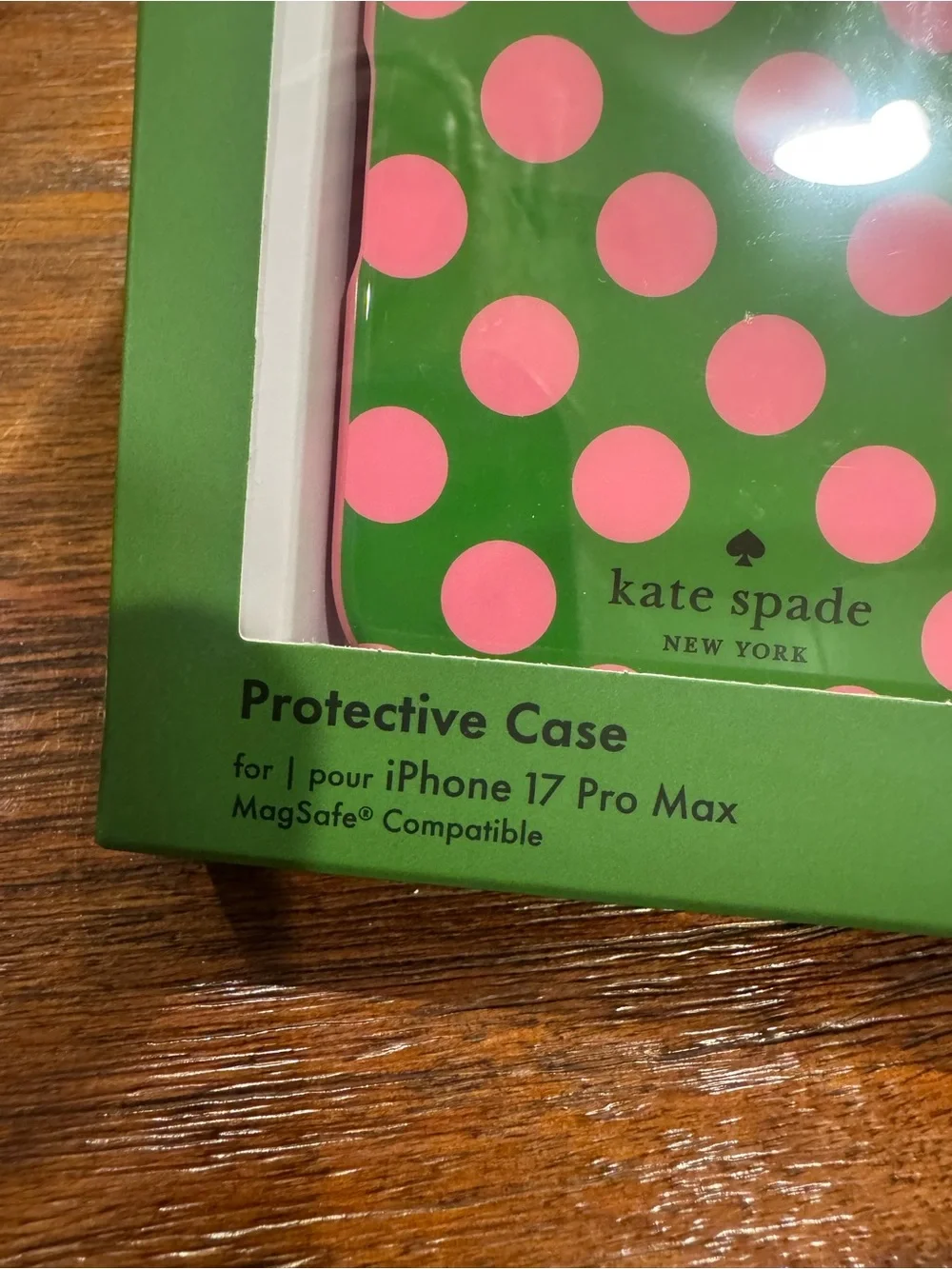 kate spade Green with Pink Polka Dot iPhone 17 pro max Case