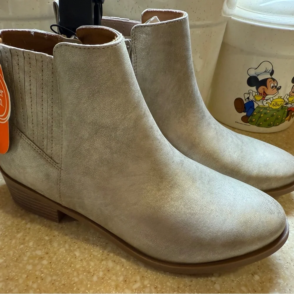 Classic Metallic Taupe Women's Ankle Boots Youth Sz 4 Shoes Brand New Slip On