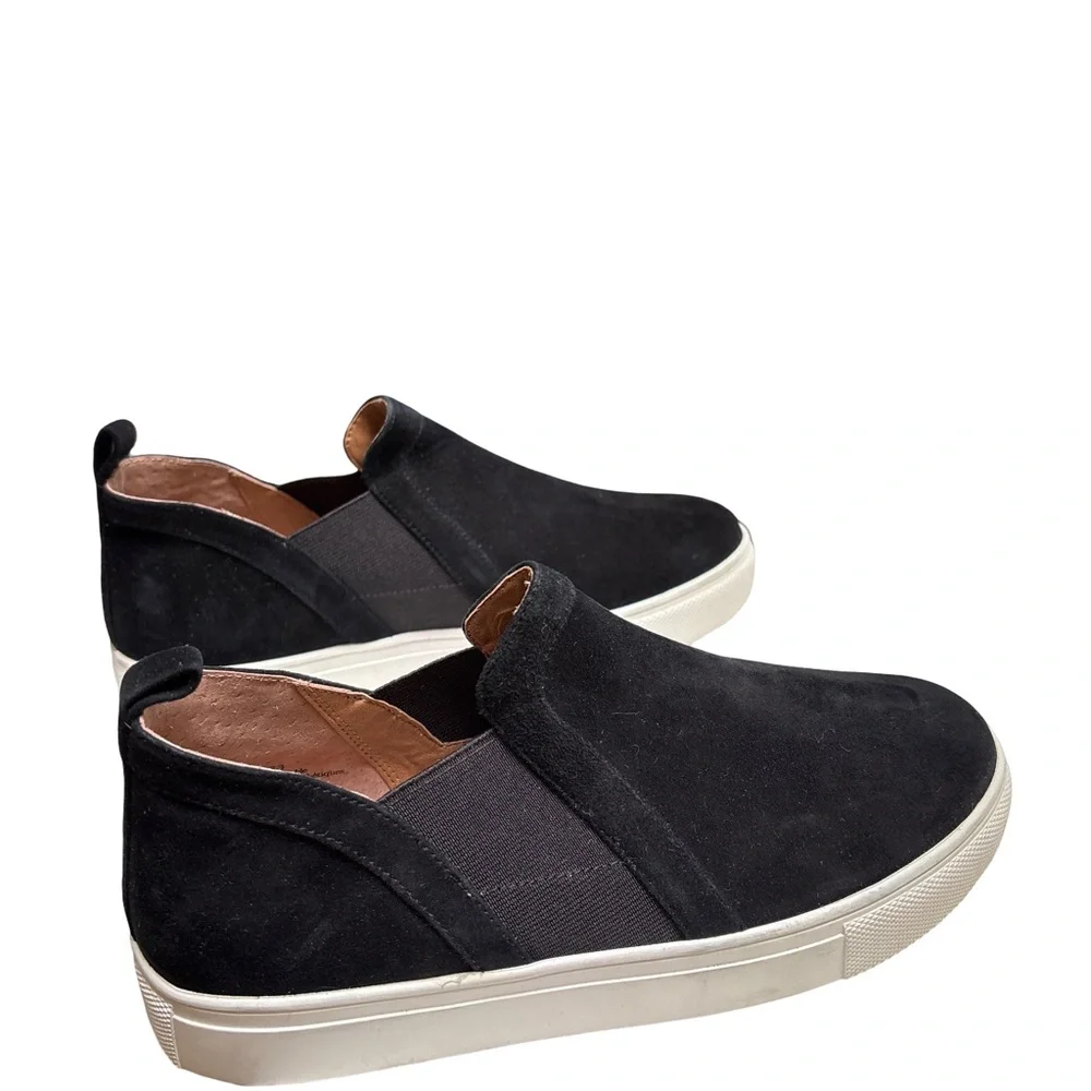 Caslon sleek practical