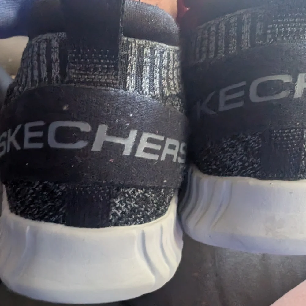 Skechers fit wear below