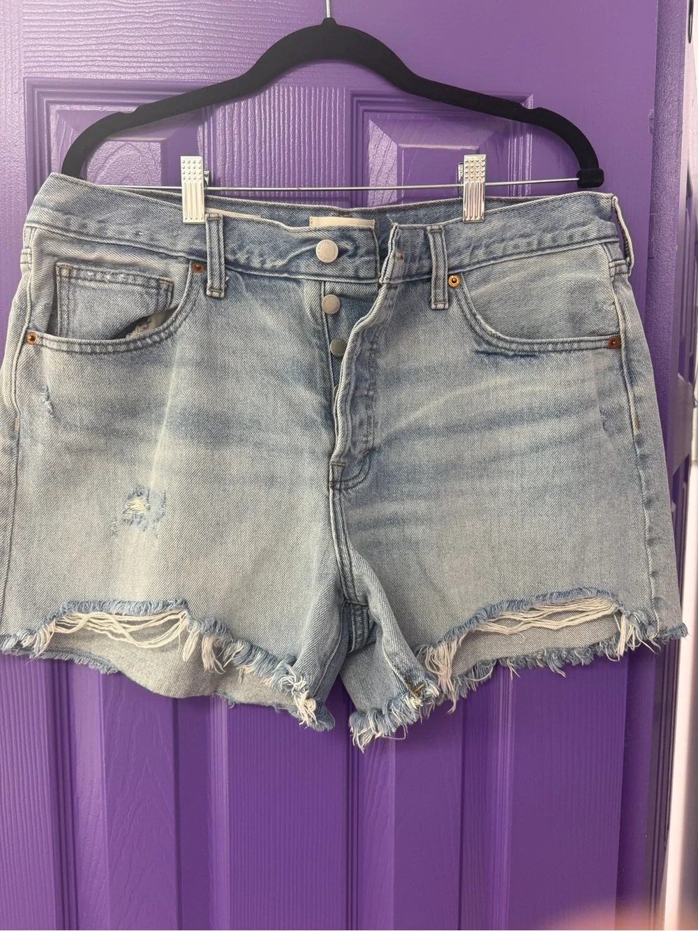 90’s Baggy Light Wash Distressed Denim Shorts