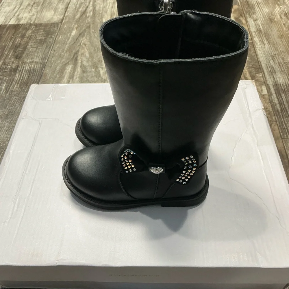 Jessica Simpson stylish mid
