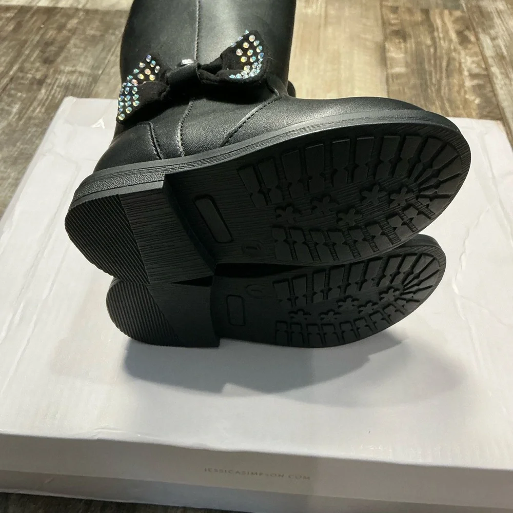 Jessica Simpson stylish mid