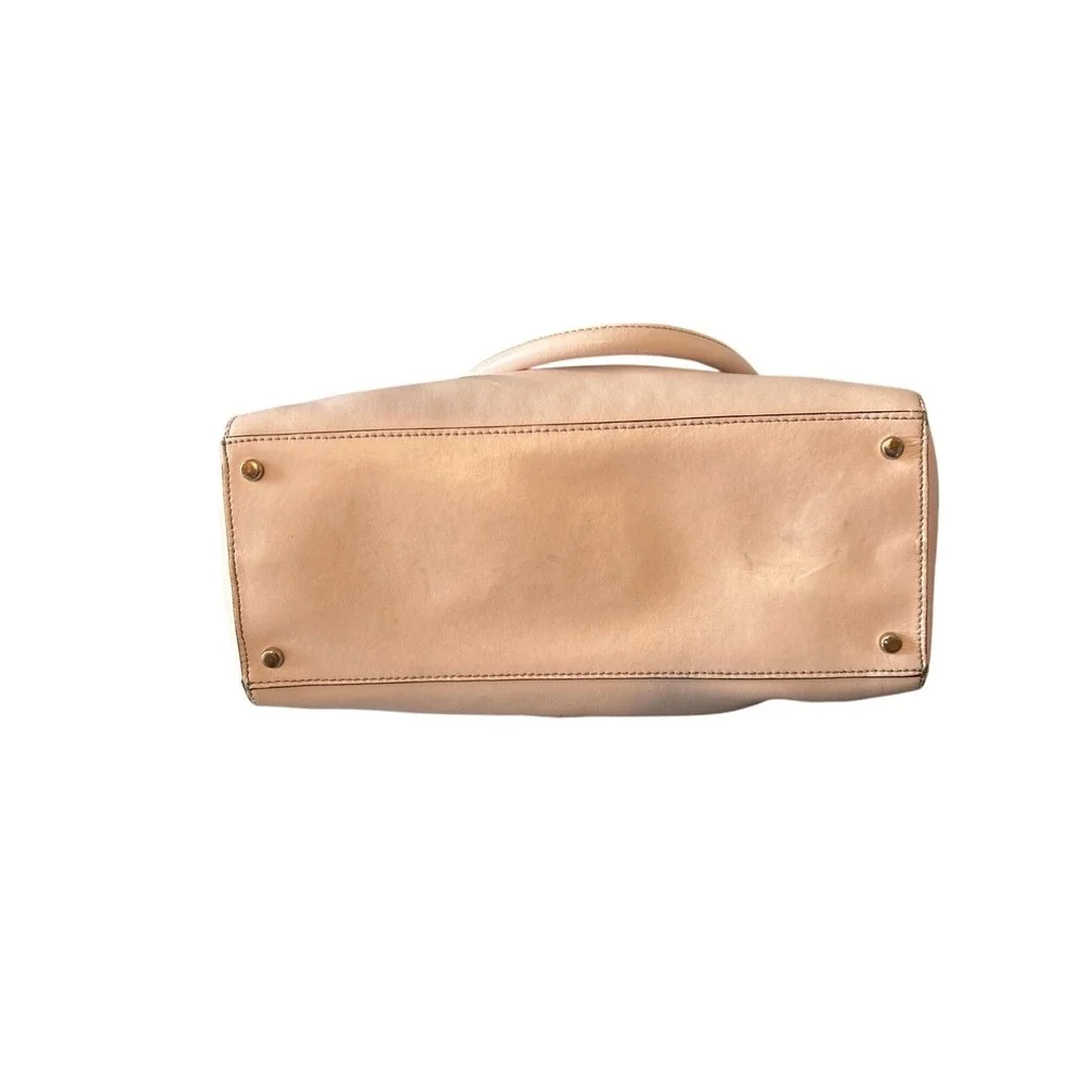 kate spade new york has staining