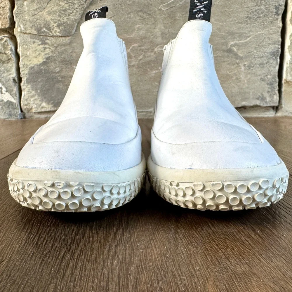 O.X.S. white leather