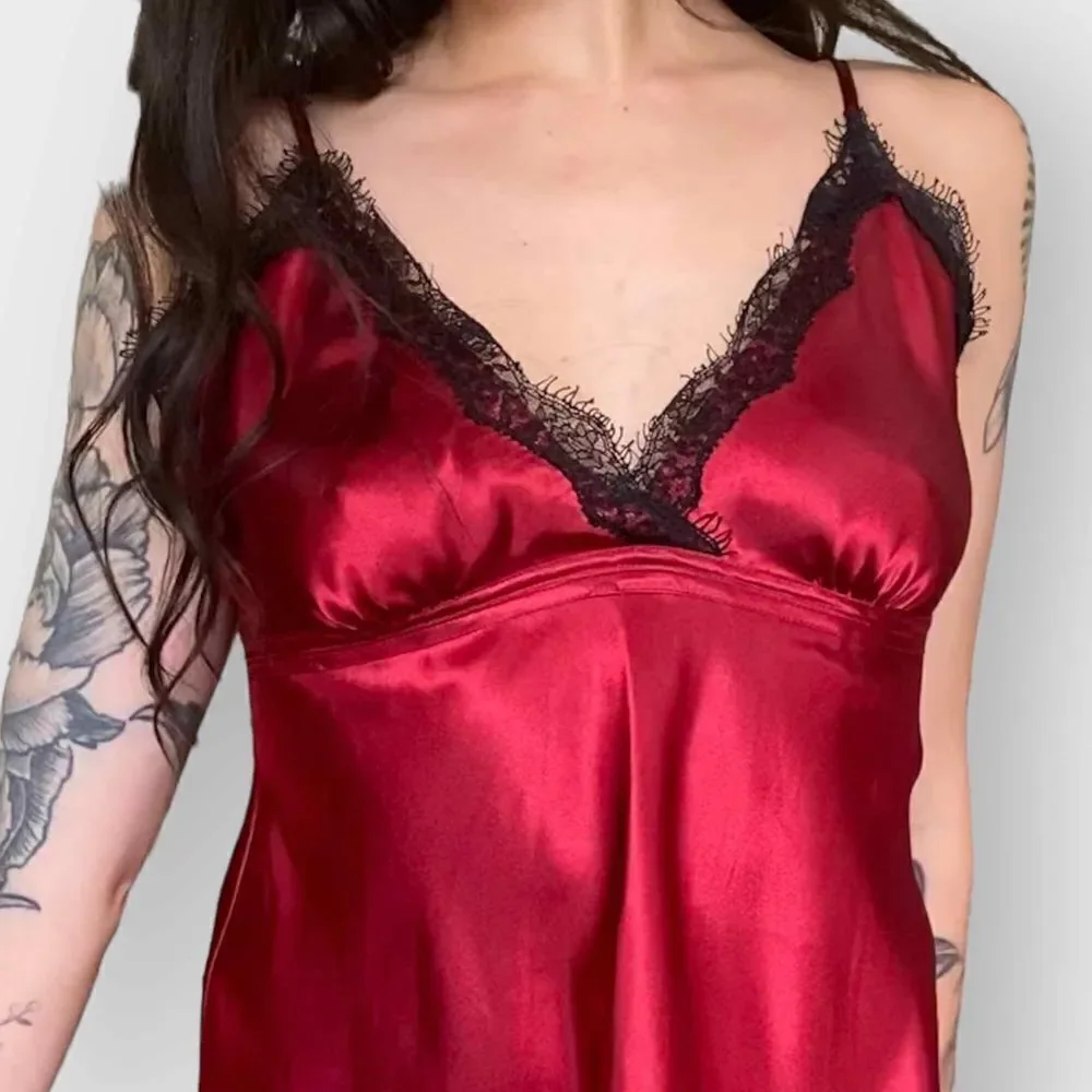 Vintage romantic red