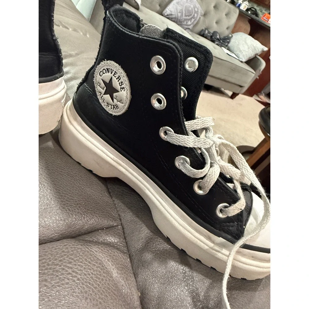Converse Chuck Taylor Lugged 2.0 Black Leather High Zip Sneakers Youth 1 A05541C