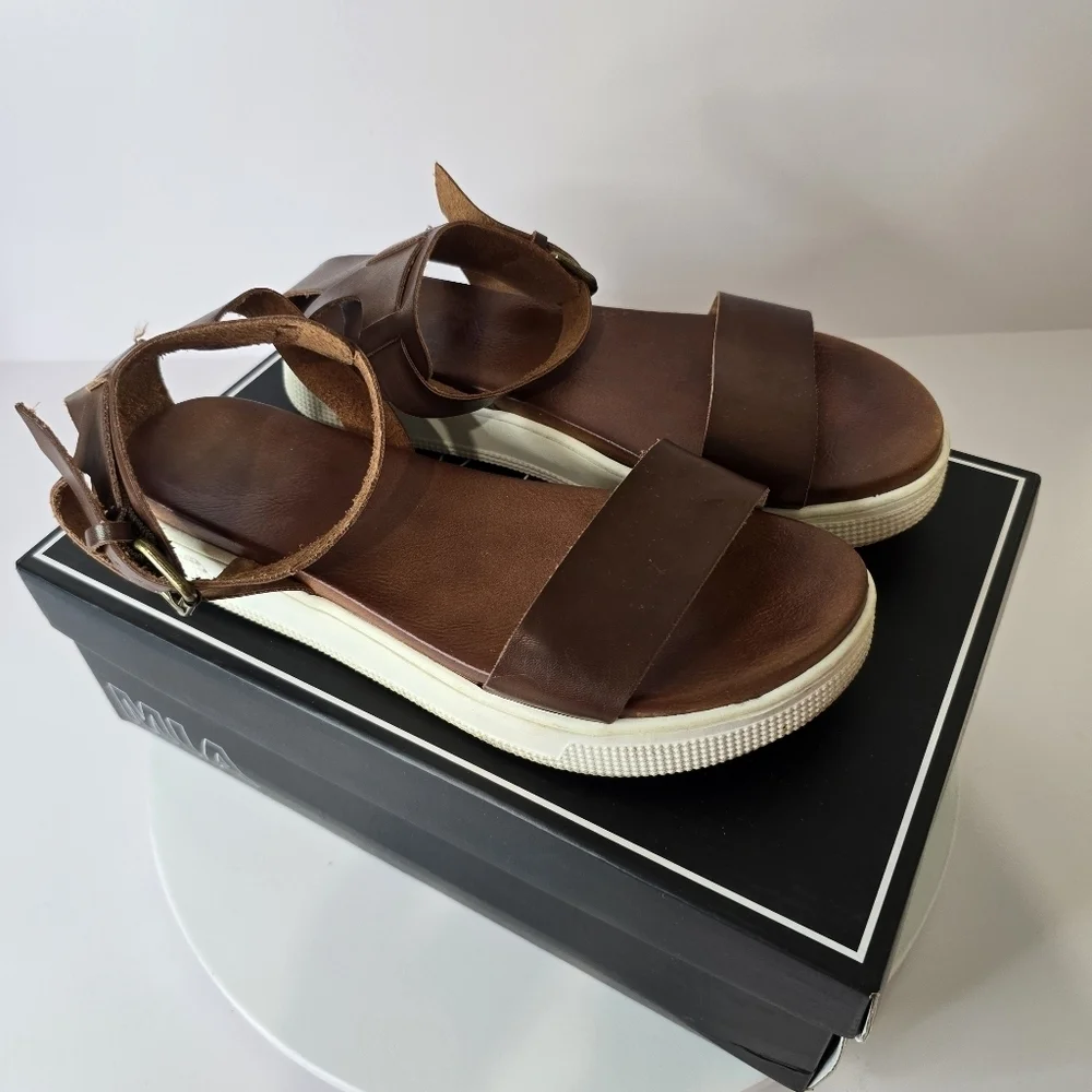 ⭐️40% Off⭐️ MIA Ellen Sandals in Cognac