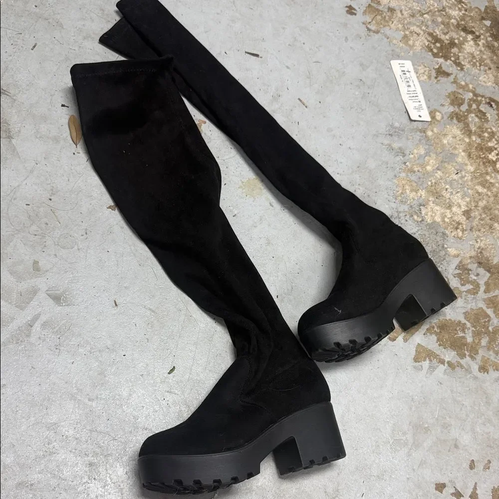 Black Women's Knee-High Boots NEVER WORN - Size 6 - Black Suede Boots