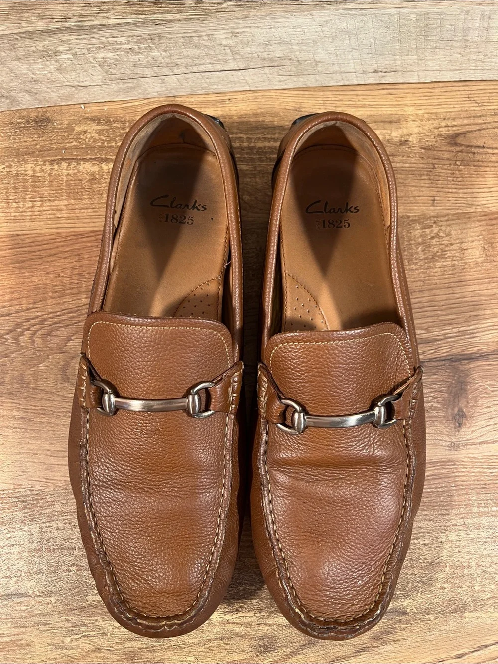 Clarks leather upper pebbled