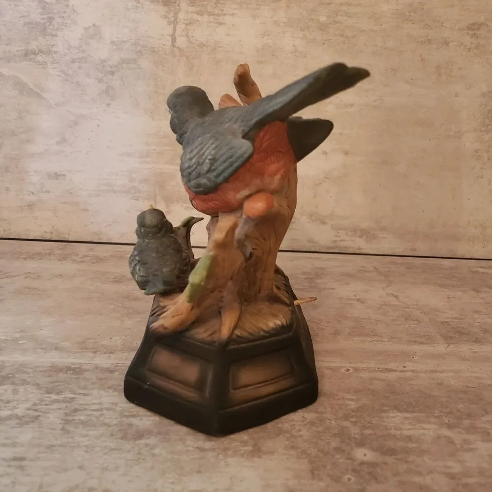 Vintage ROBIN & HATCHLINGS‎ Figurine w/ Music Box playing Memories