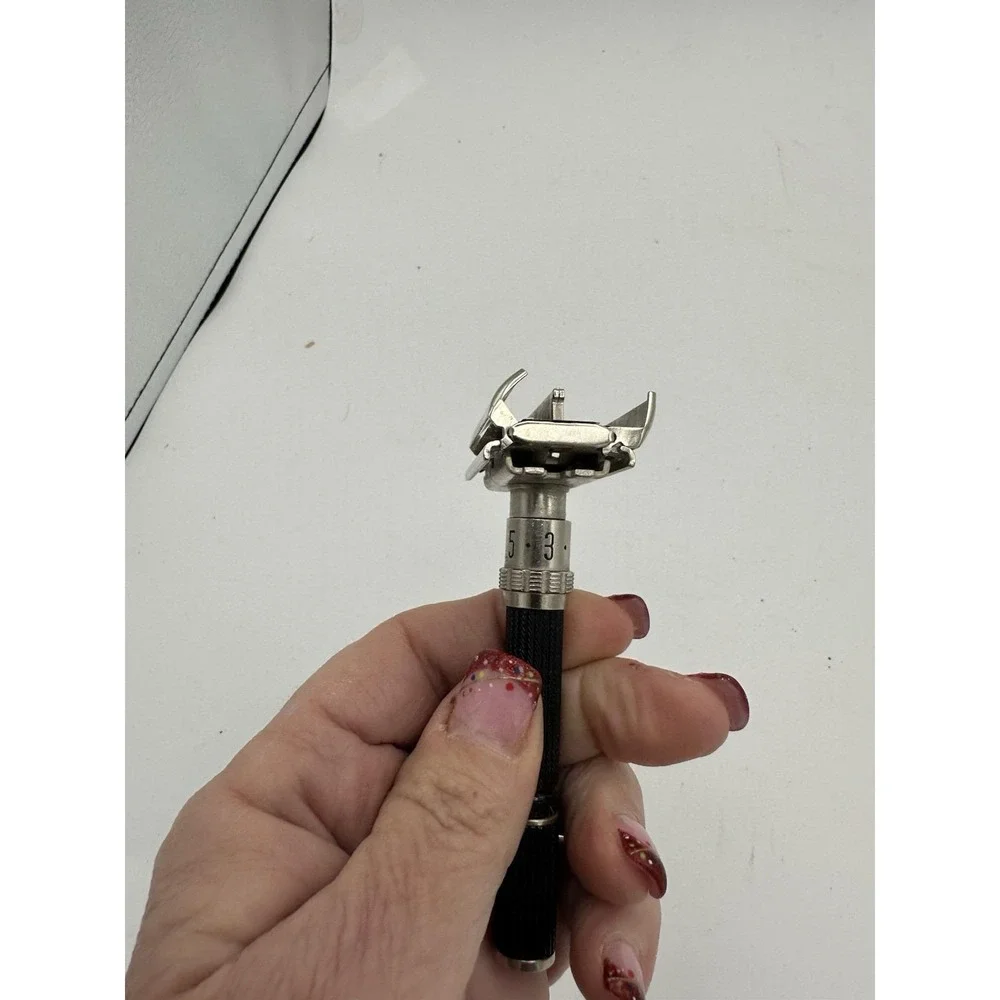 Gillette Super Adjustable Black Beauty Safety Razor, Settings 1-9 w/blades‎