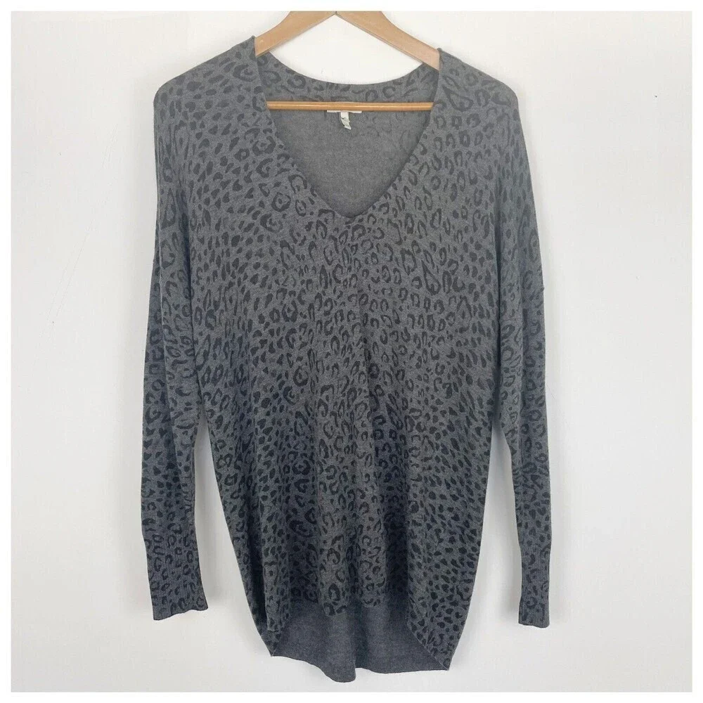 JOIE‎ Oversized Sweater Wool Cashmere  V-neck Leopard Print Gray S Lightweight‌‌