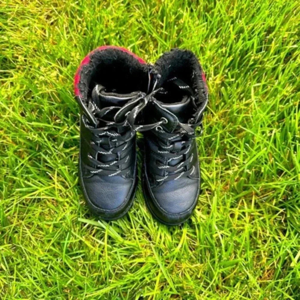Carter’s kids winter shoe boots black with lace rubber sole size 12