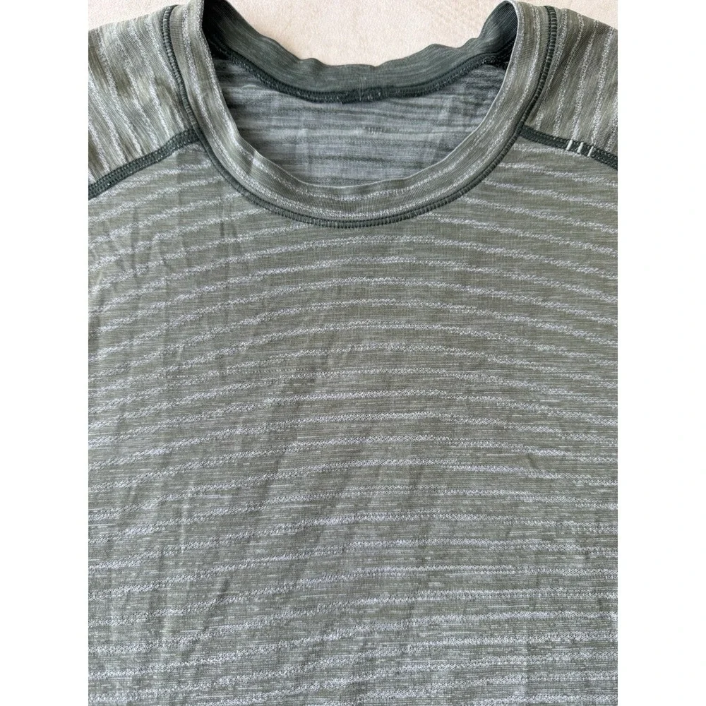 Lululemon Metal Vent Tech Performance Shirt Striped Top U3 Gray Ombre Men's Sz L