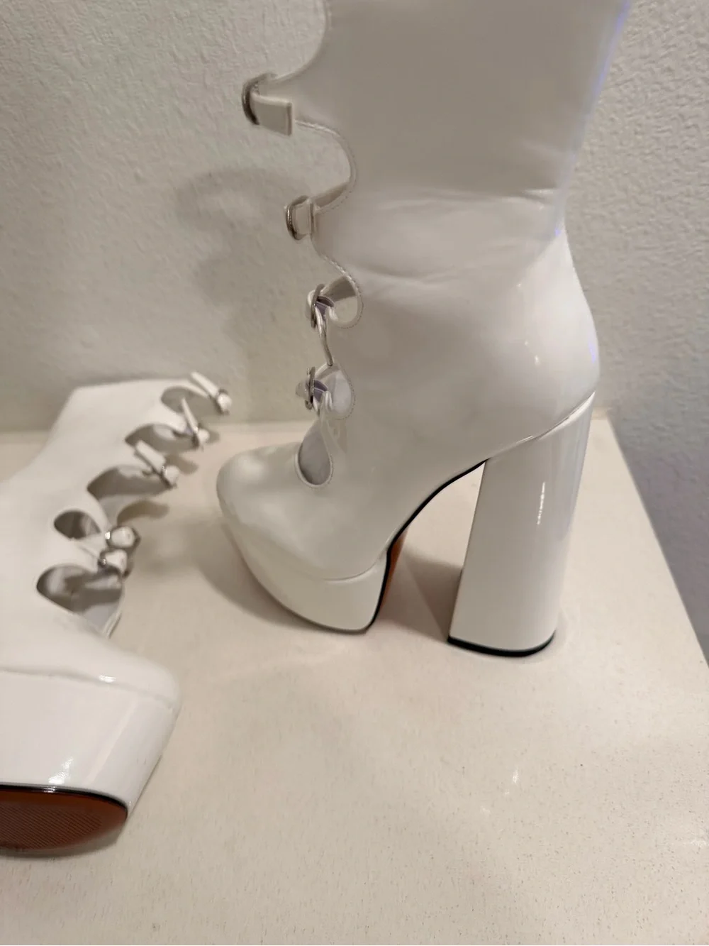 Only Maker bold white