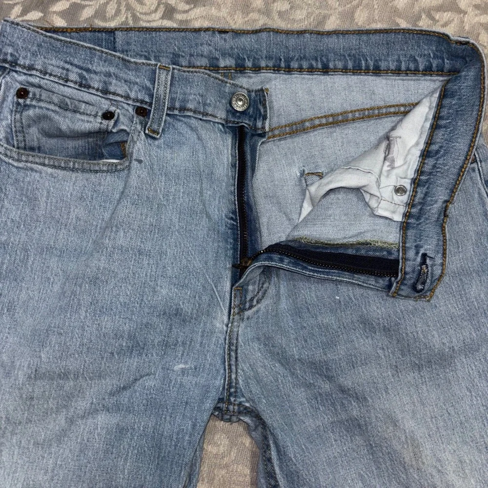 Levis 505 Regular Fit Straight Leg Light Wash Blue Denim Mens 33x30 (E34)