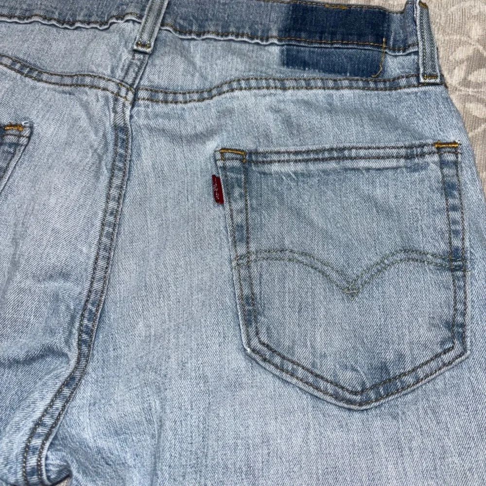 Levis 505 Regular Fit Straight Leg Light Wash Blue Denim Mens 33x30 (E34)
