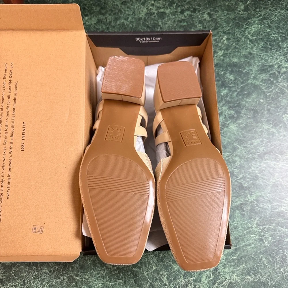 NATURALIZER HATTIE STRAPPY DRESS SHOE