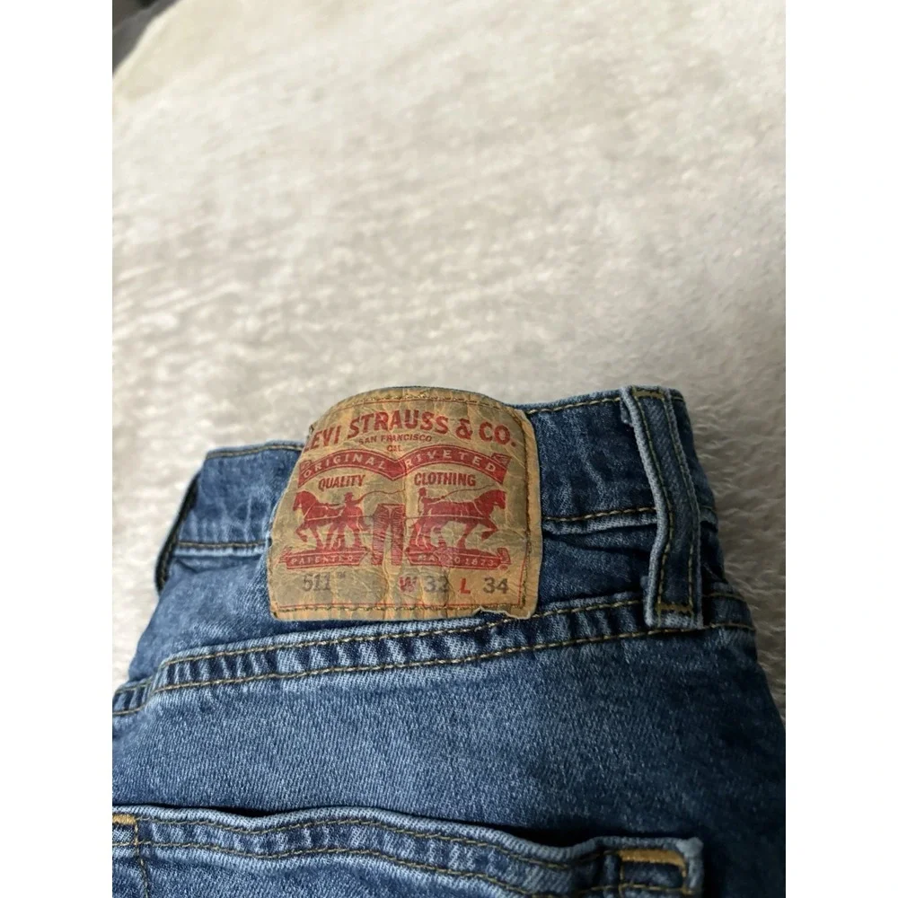 Levis used details day