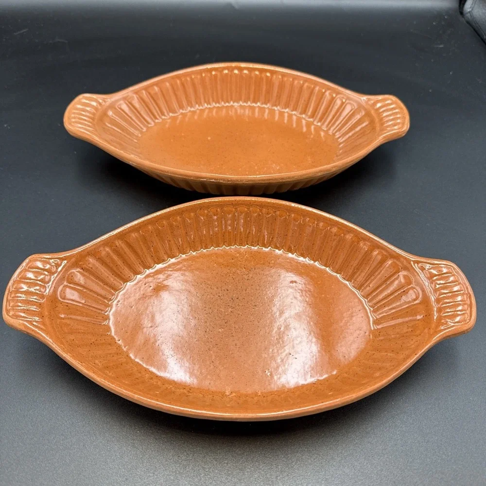 Unmarked two dishes