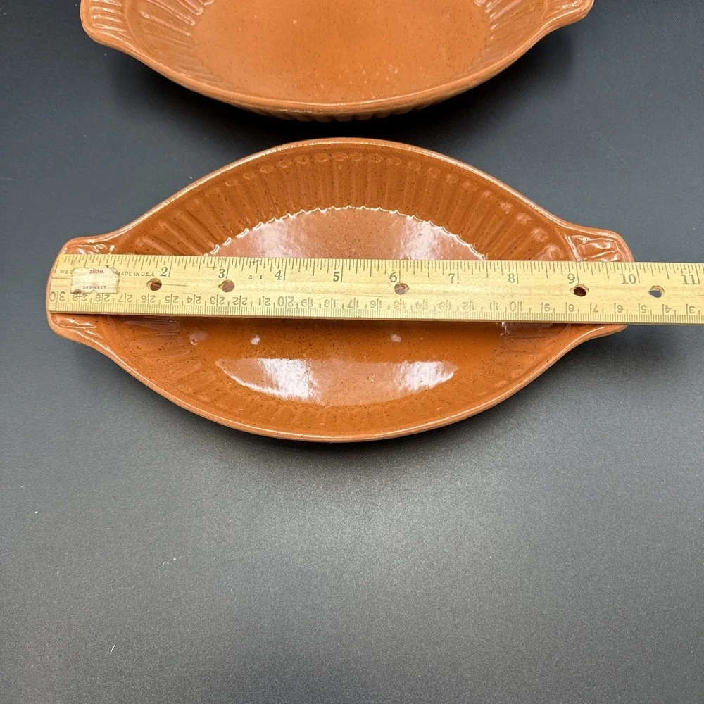 Unmarked two dishes