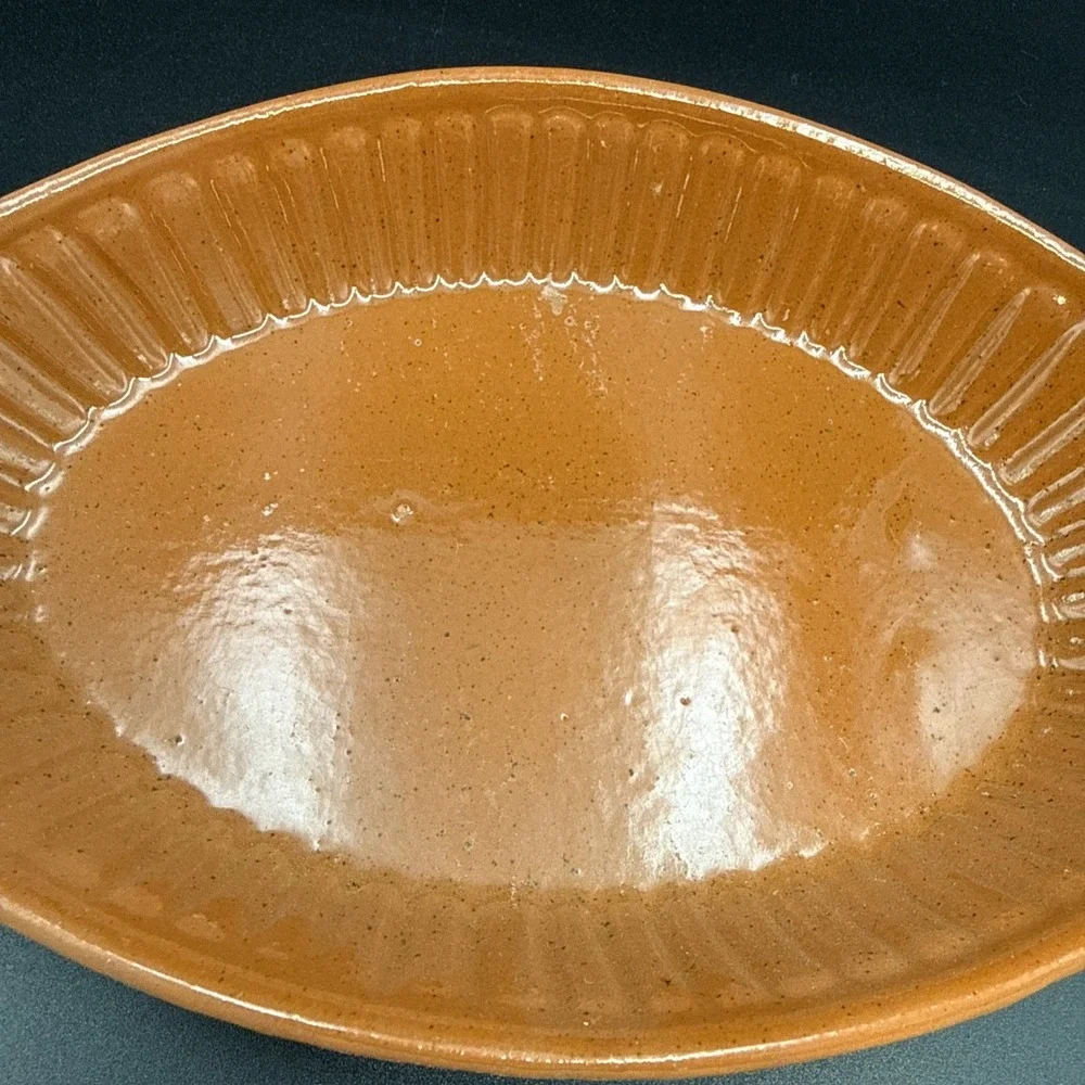 Unmarked two dishes