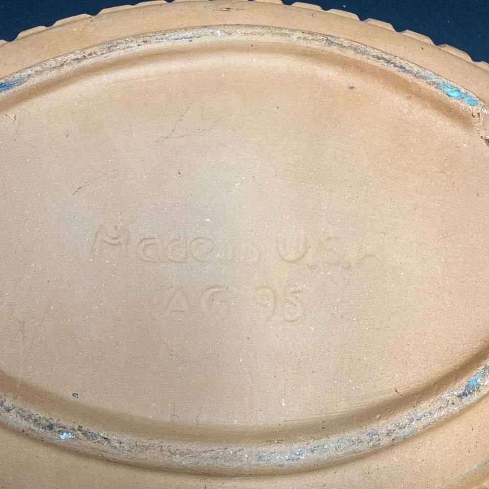 Unmarked two dishes