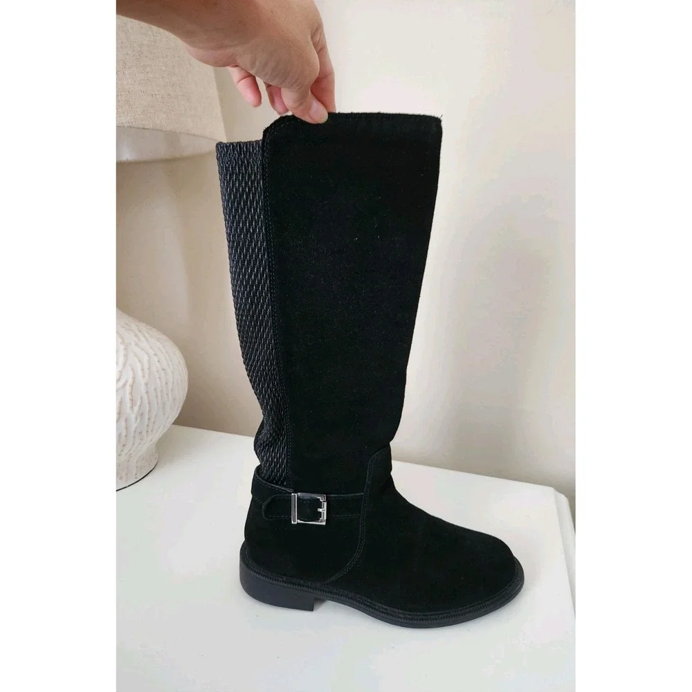 Skechers details insulated