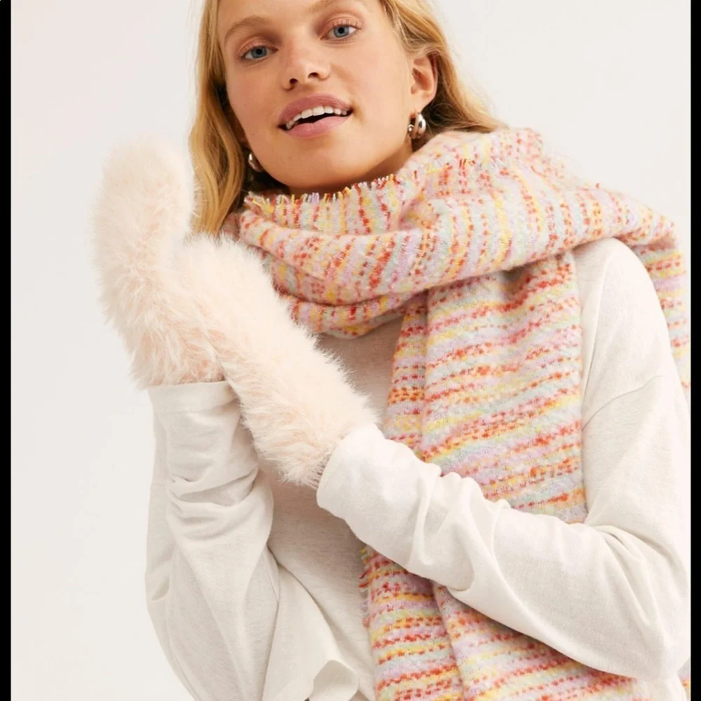 Free people warm wishes gloves pink NWT 🌟🌟