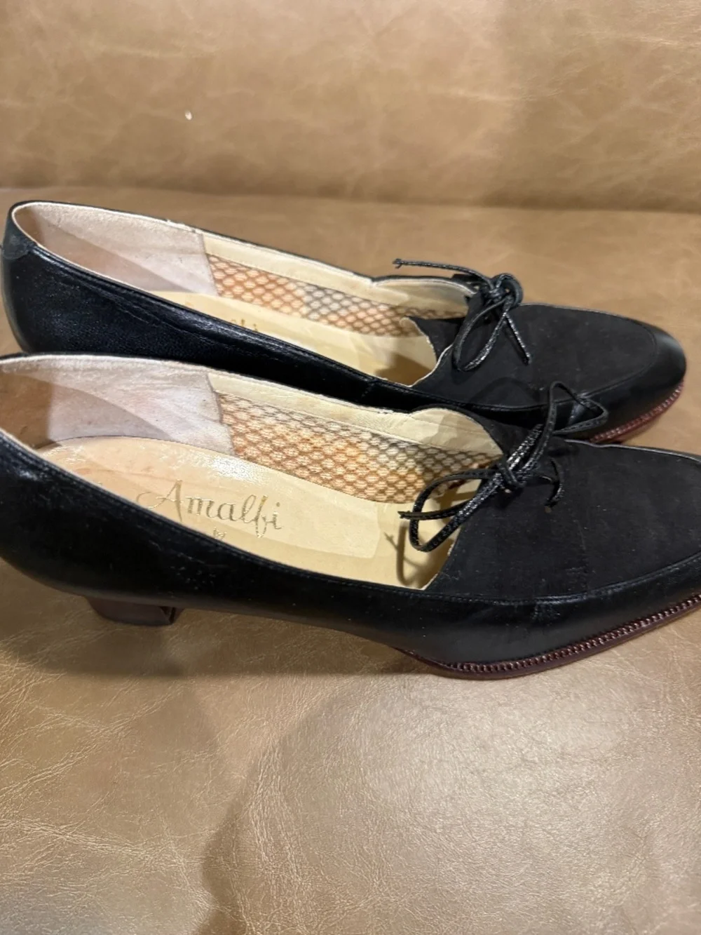 Amalfi by Rangoni Italy Black Leather Kitten Heel Pumps 7.5A Vintage Chic