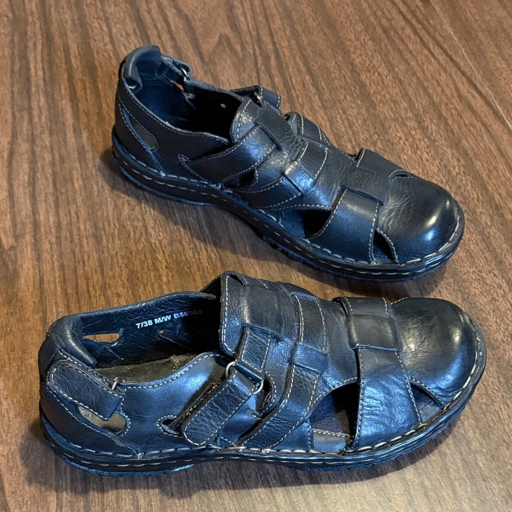 Born Size 7 Cabot III Men’s Black Leather Fisherman Sandals