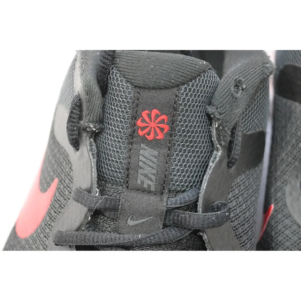Nike while swoosh design