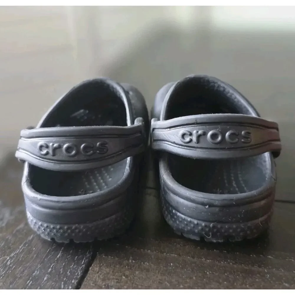 Crocs product pair
