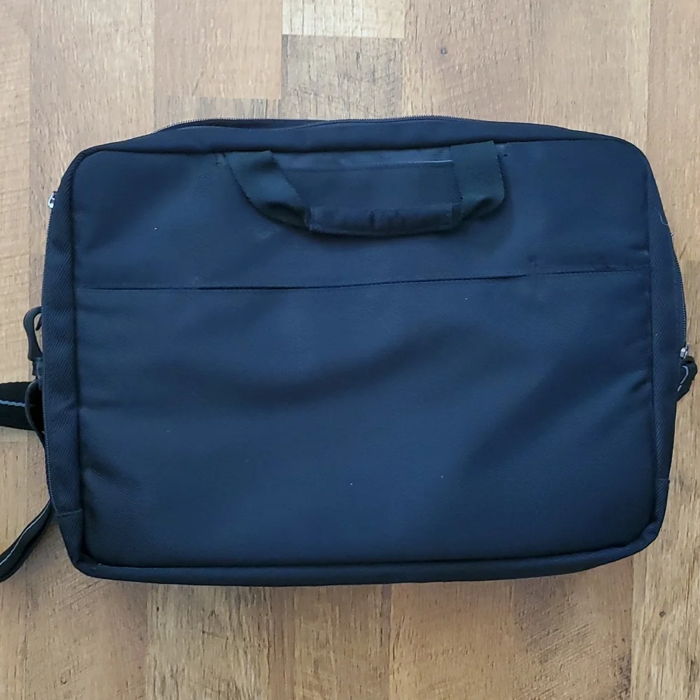 solo nwot black