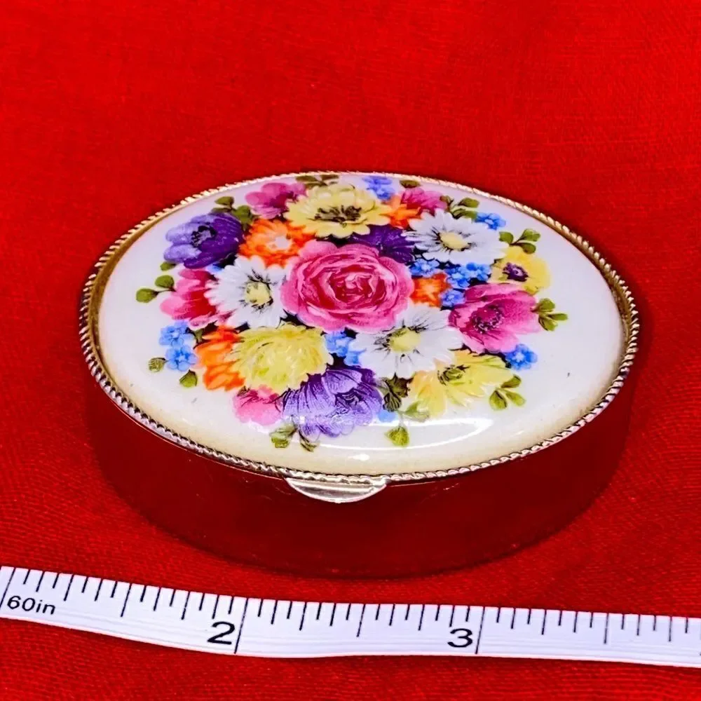 Small trinket box without makers mark