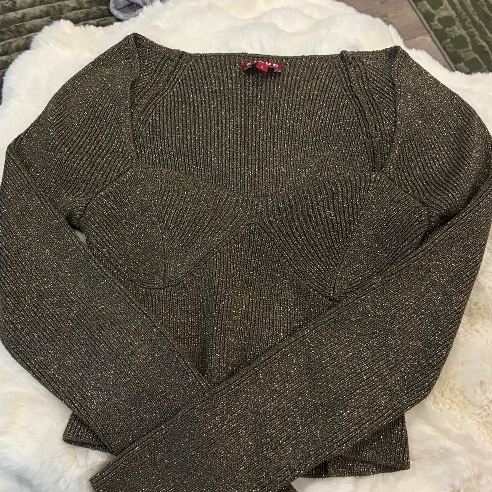 STAUD details top