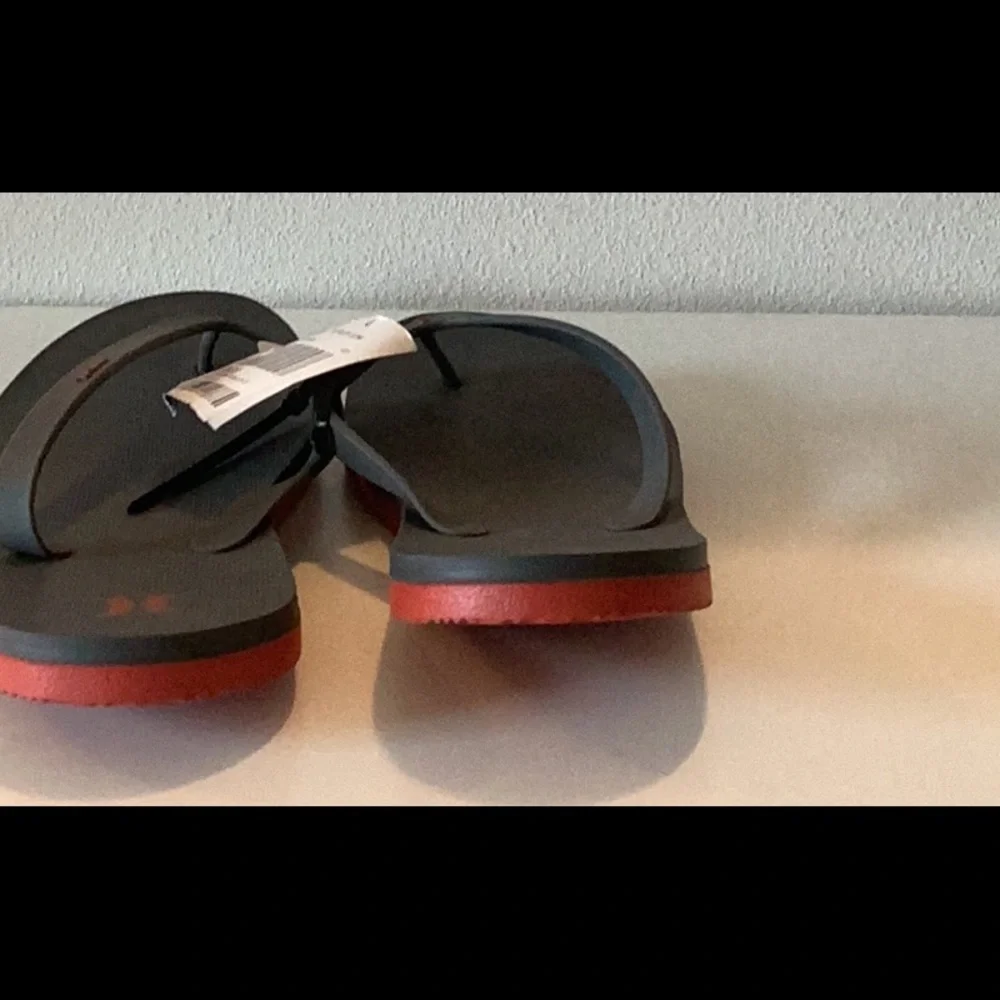 Hurley Men's Gray and Red Flip Flop Sandals Size 13 NB