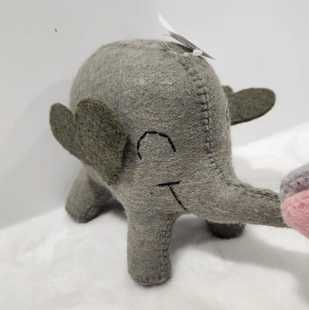 Handmade Wool Embroidered Gray Couple Elephants Entwined Heart Trunks New