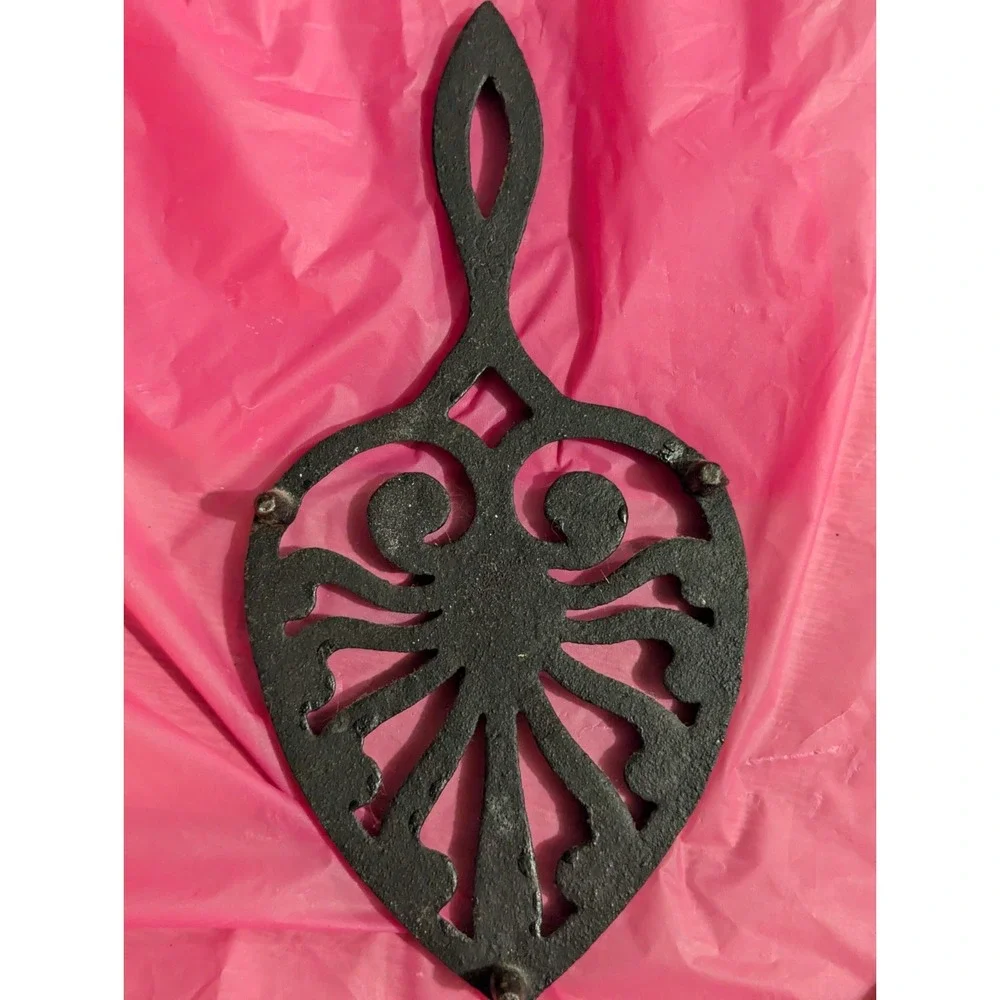 vintage cast iron? scrolled trivet with handle
