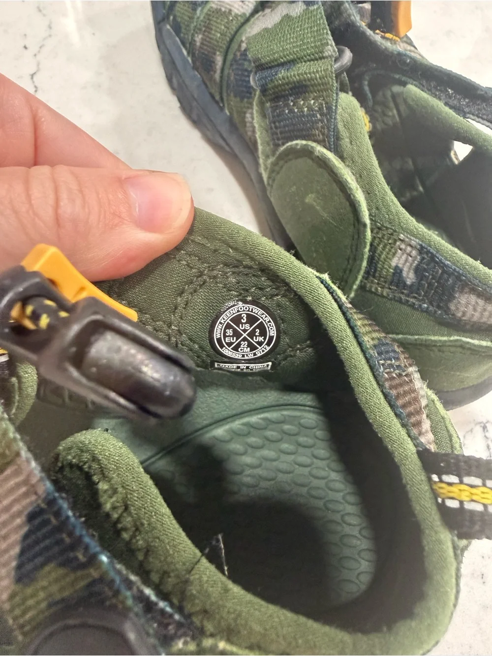 KEEN Boys Camouflage Fisherman Sandals Closed Toe Green Black US Size 3