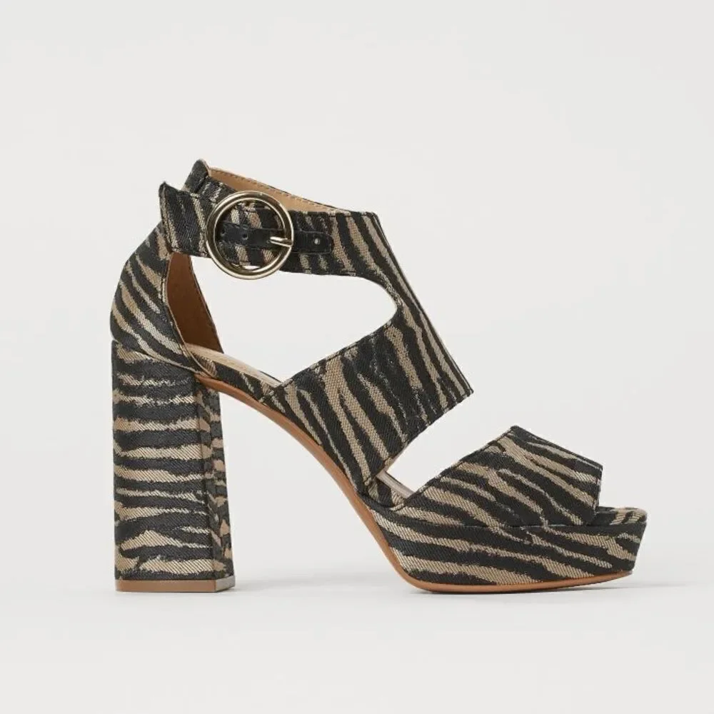 H&M‎ platform zebra print sandals SZ 40/9.5-10US  B66