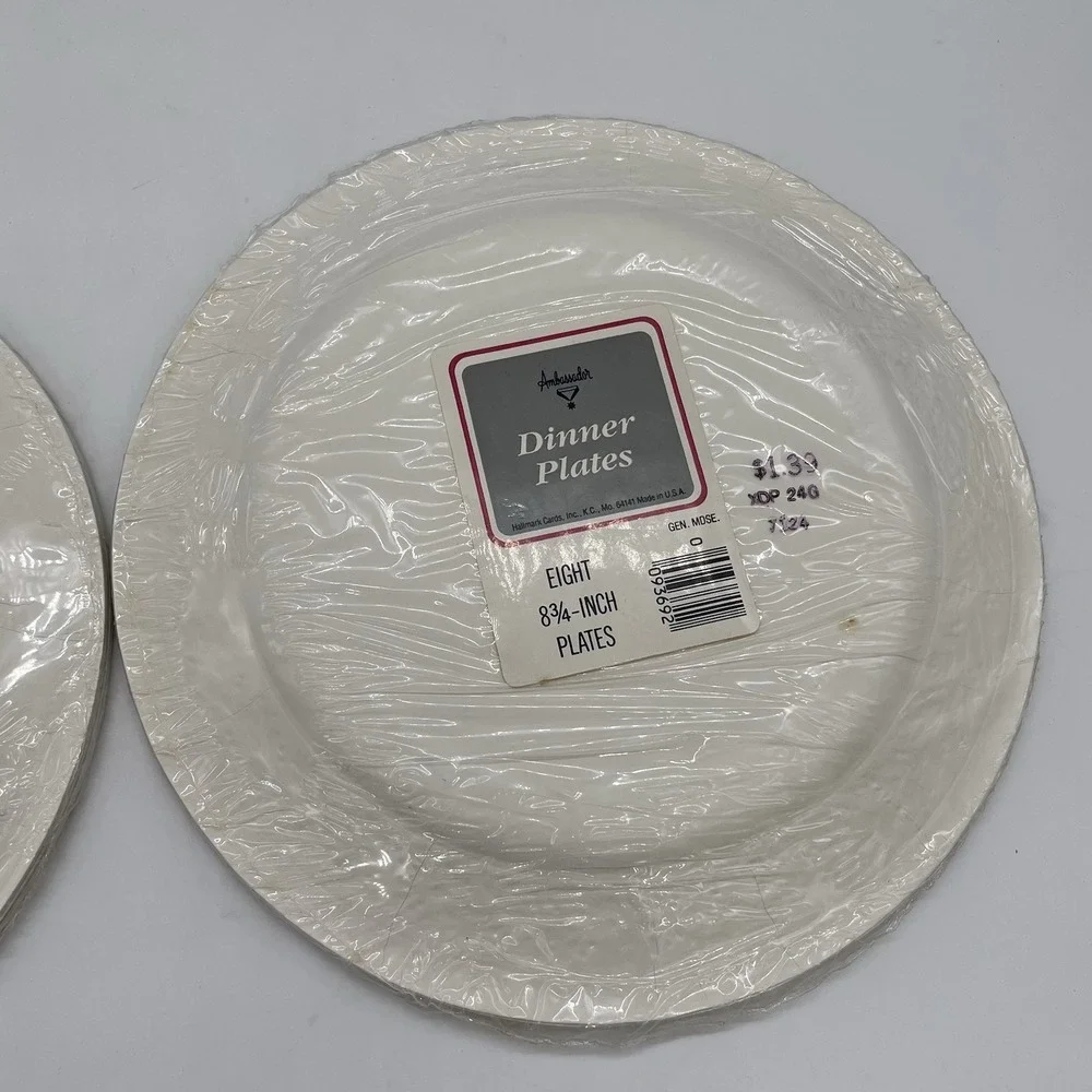 Vintage Hallmark Ambassador Christmas‎ Paper Plates Gold Wreath 16 ct 8 3/4