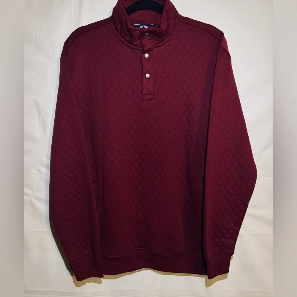 Izod Men’s Burgundy Quarter Pullover Quilted Sweatshirt Sz Large. NWT