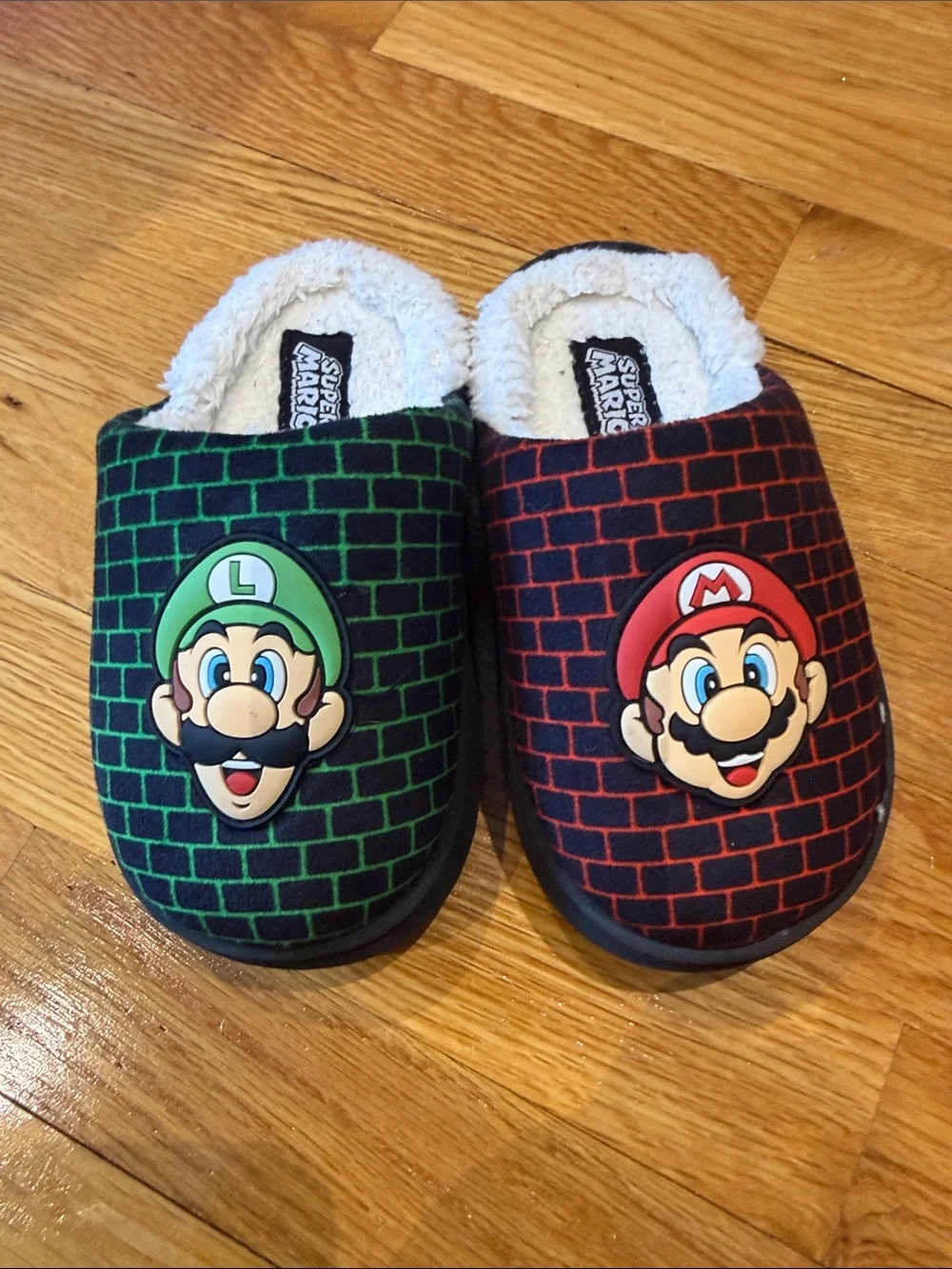 Super Mario Bros Luigi & Mario Slippers For Kids Size 11-12. Green & Red